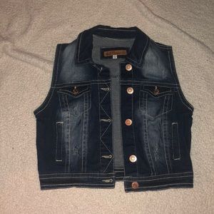 Sleeveless denim jacket